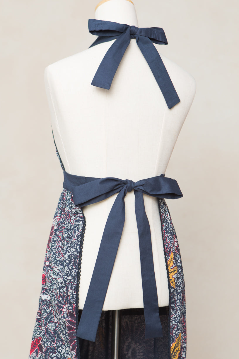 Ivy Apron in Roselyn Navy Floral Cotton - FINAL SALE