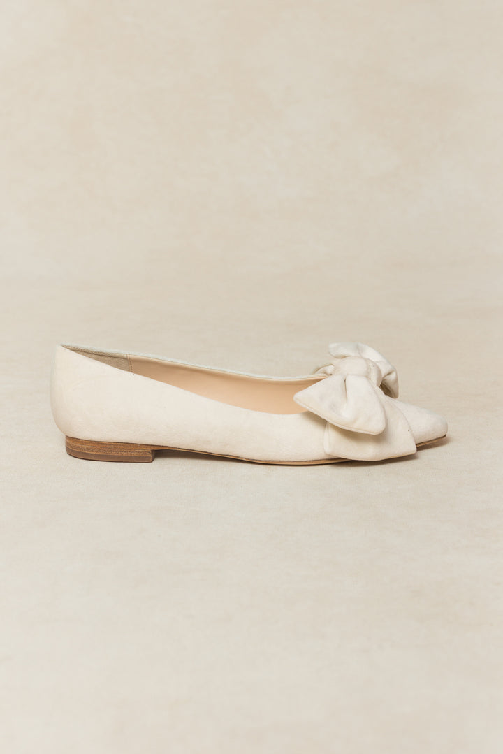 Ivy Bow Flat in Cream