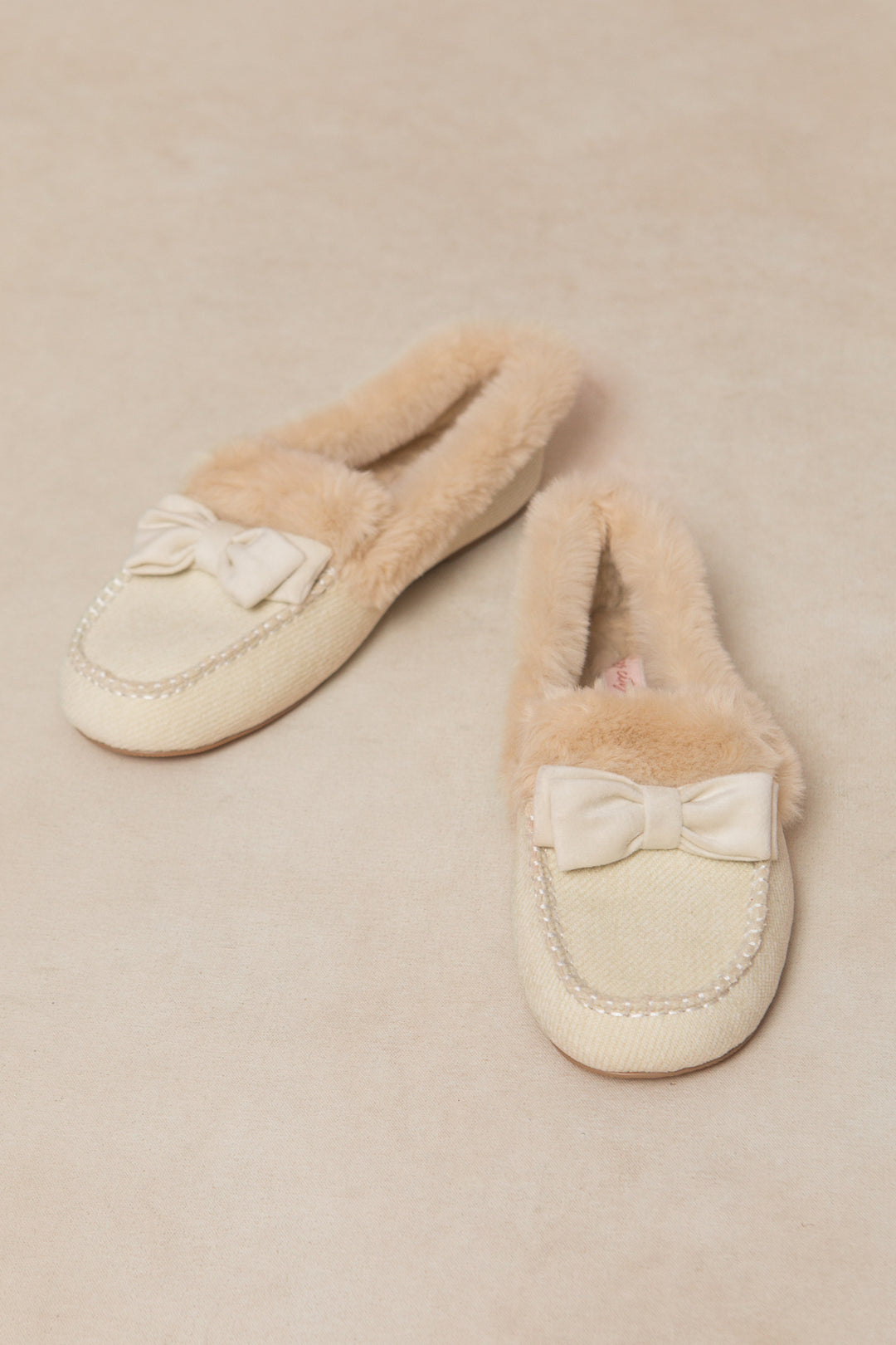 Ivy Bow Slippers in Cream