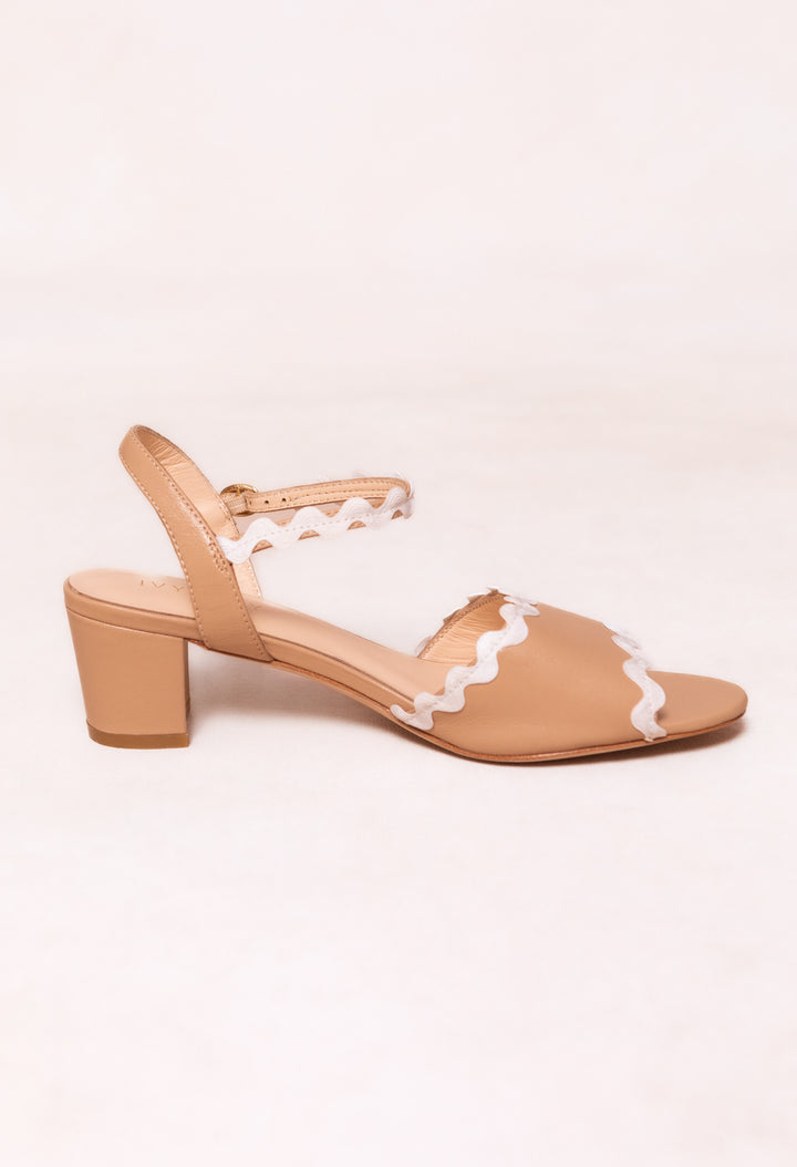 Lois Heel in Tan